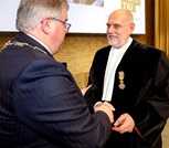 OnderscheidingTheoCamps_Article